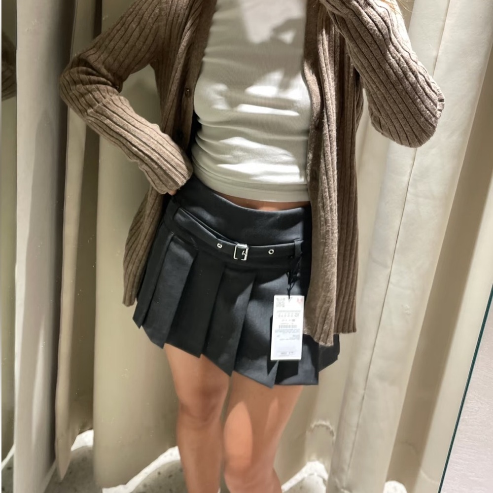 Zara pleated skort, size Small, NEW WITH TAG
